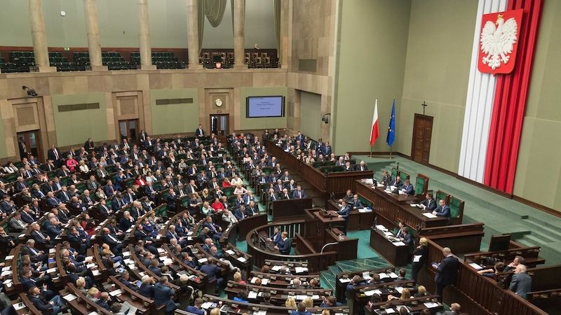 Poláci trvají na svém. Sejm Němcům vystavil složenku na 32 bilionů korun za válečné útrapy